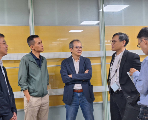 以壁虎足部黏附與章魚觸手貼合機制為靈感之仿生貼片智慧夾爪