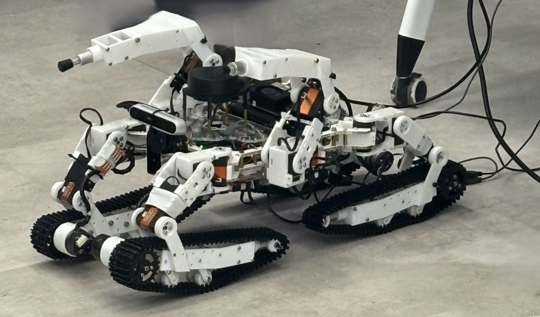 水黽仿生履帶腿探搜機器人ArtroStrider1